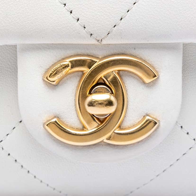 Chanel Medium Quilted Lambskin A Real Catch Flap White Leather Very good condition - Box View