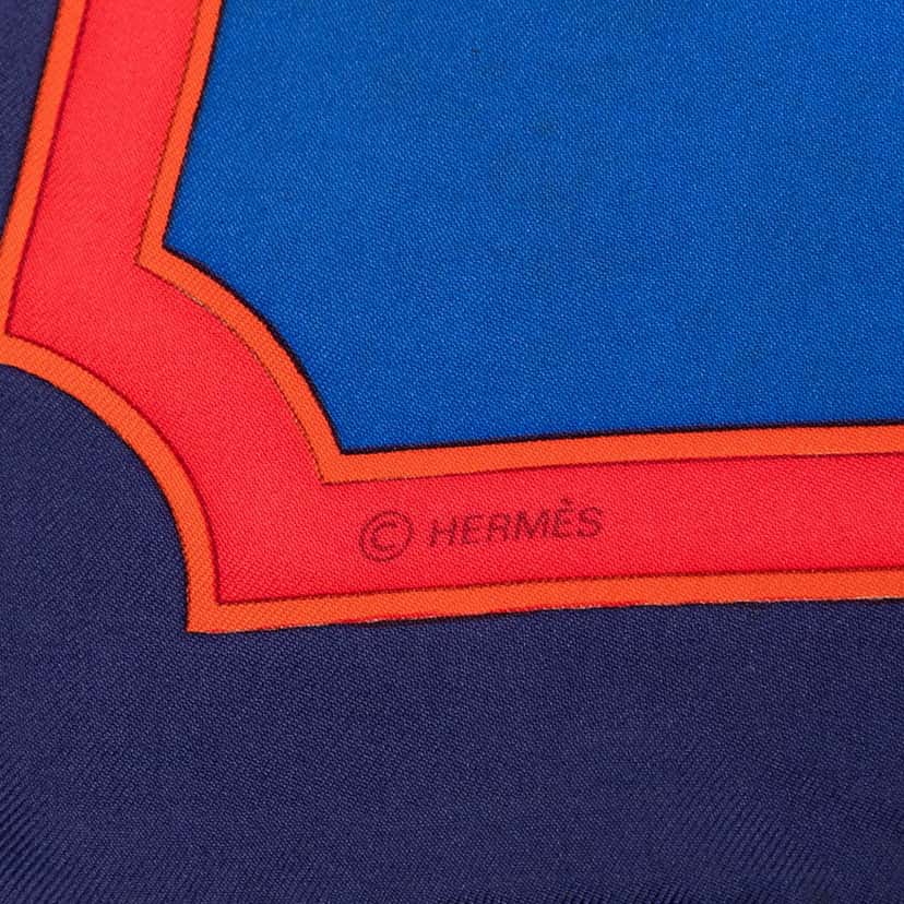 Hermès Carrousel Silk Scarf Blue Very good condition - Model View