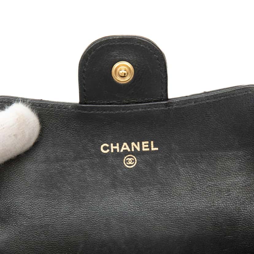 Chanel CC Quilted Lambskin Flap Card Holder Black Leather Very good condition - Box View