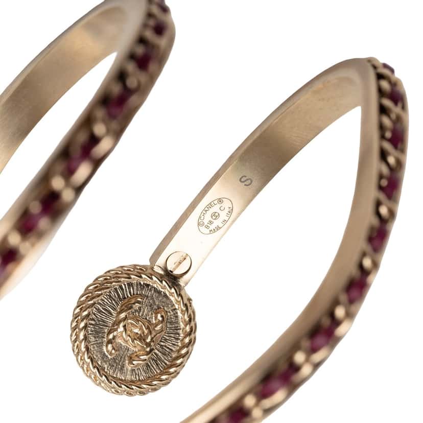 Chanel Gold Plated Faux Pearl Leather Chain Bangle Bracelet Gold Metal Very good condition - Model View