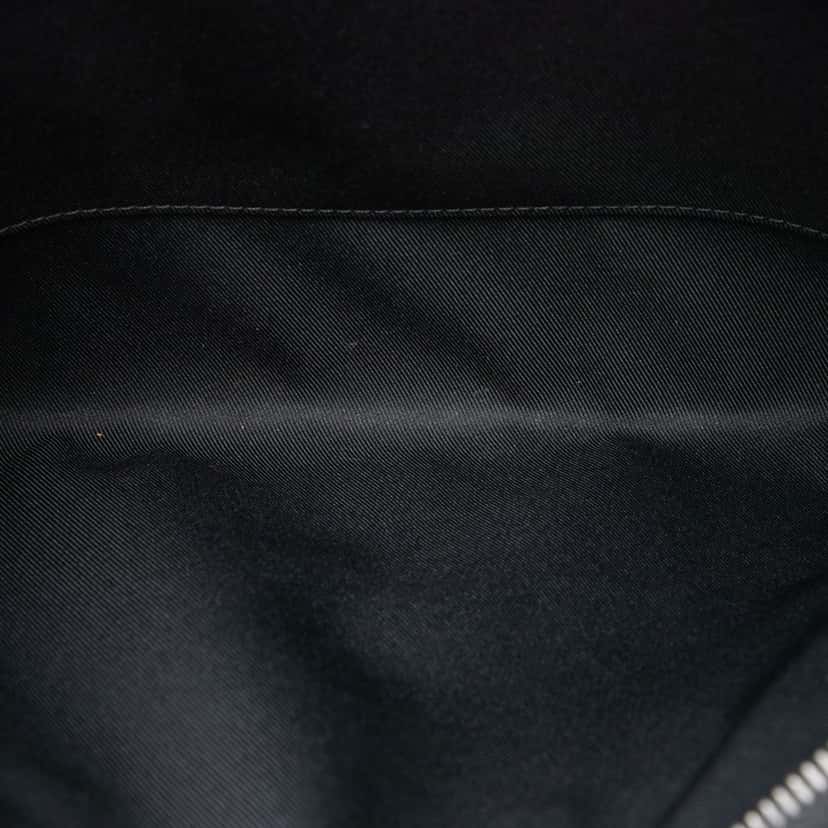 Louis Vuitton Monogram Eclipse Discovery Pochette GM Black Very good condition - Model View