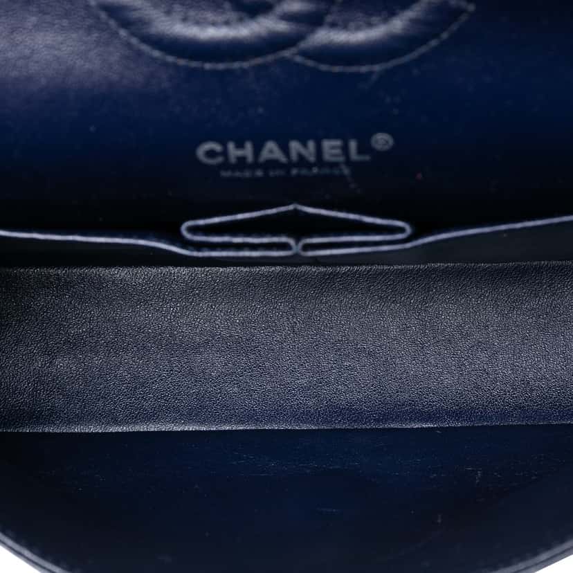 Chanel Medium Classic Caviar Double Flap Blue Leather Very good condition - Model View