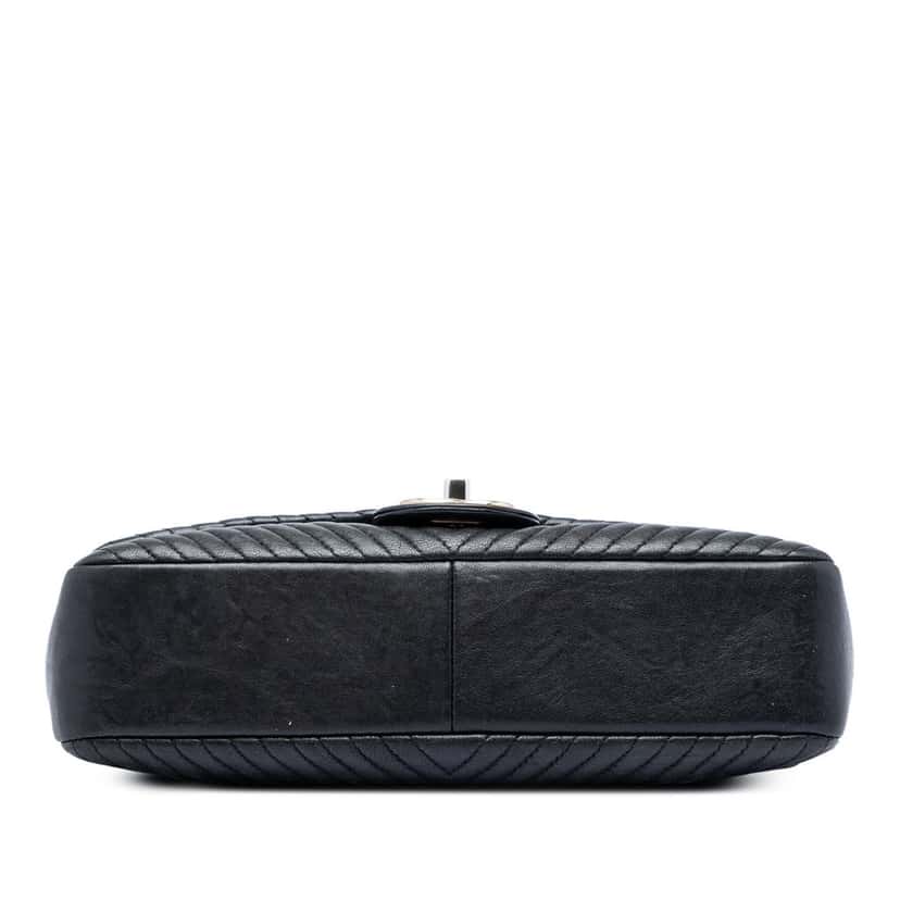 Chanel Medium Chevron Wrinkled Calfskin Medallion Charm Flap Black Leather Very good condition - Inside View