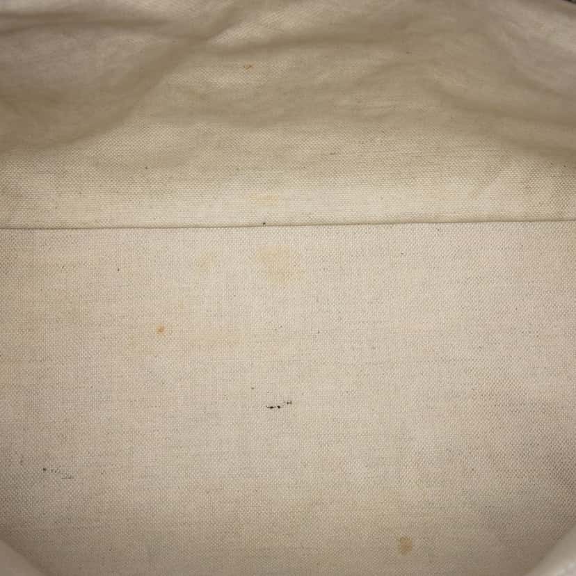 Gucci Medium GG Supreme Zippered Tote Beige Very good condition - Model View