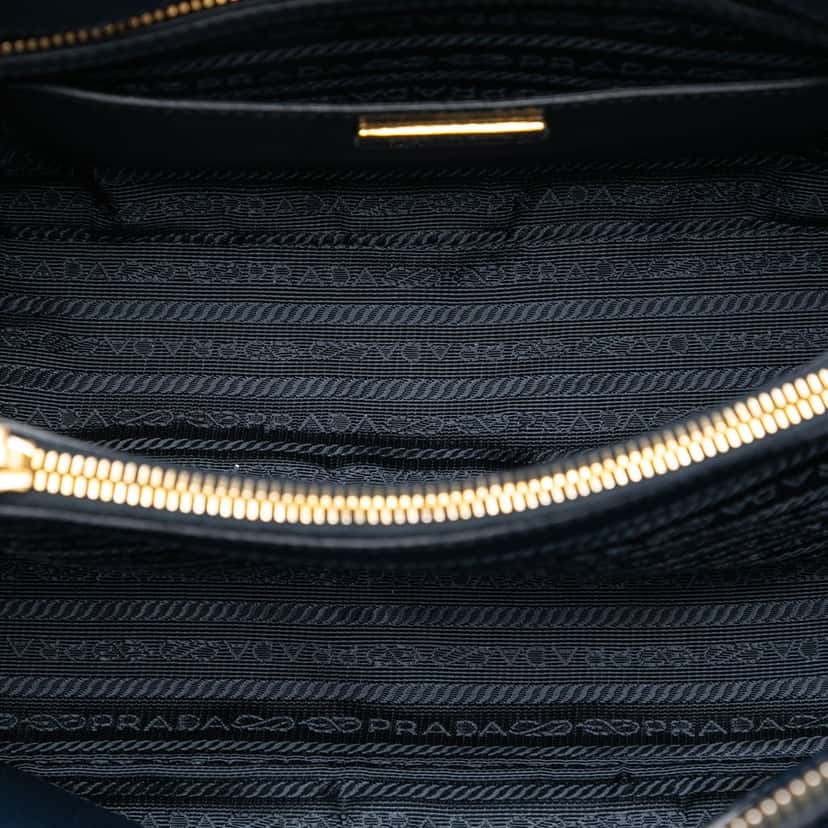 Prada Medium Saffiano Lux Promenade Satchel Blue Leather Very good condition - Model View