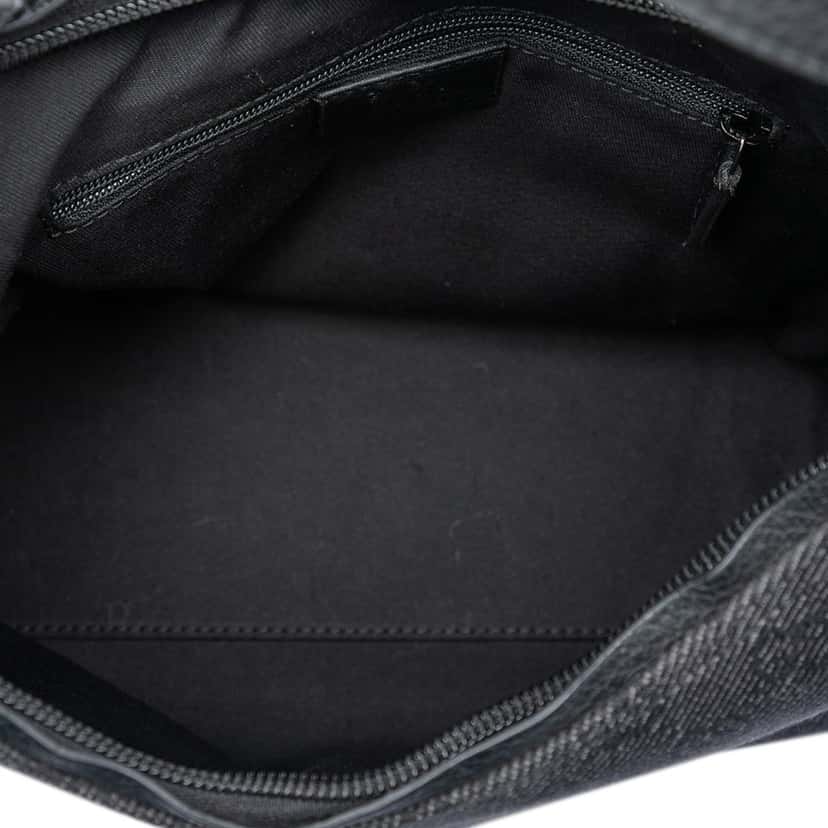 Gucci GG Denim Shoulder Bag Black Very good condition - Model View