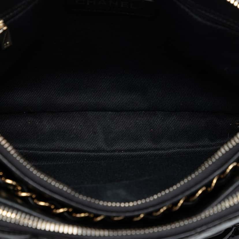 Chanel CC Quilted Patent Double Zip Camera Bag Black Leather Very good condition - Model View