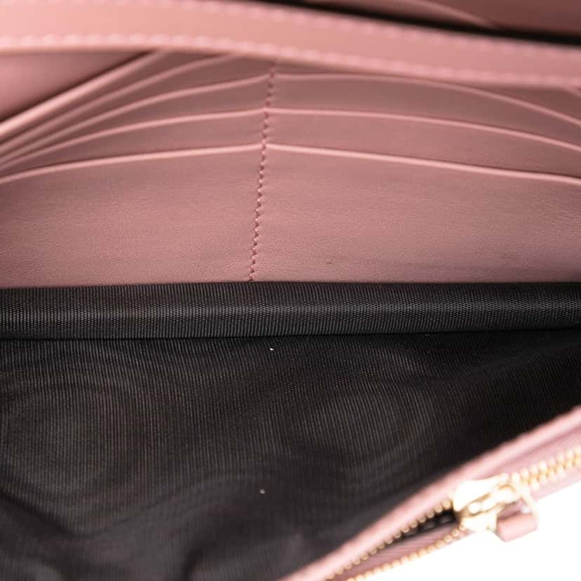 Gucci Microguccissima Wallet on Strap Pink Leather Very good condition - Model View