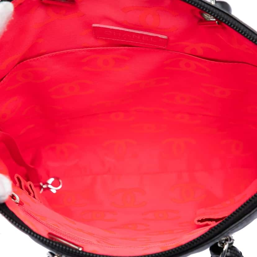 Chanel Quilted Lambskin Cambon Ligne Flat Tote Black Leather Very good condition - Model View