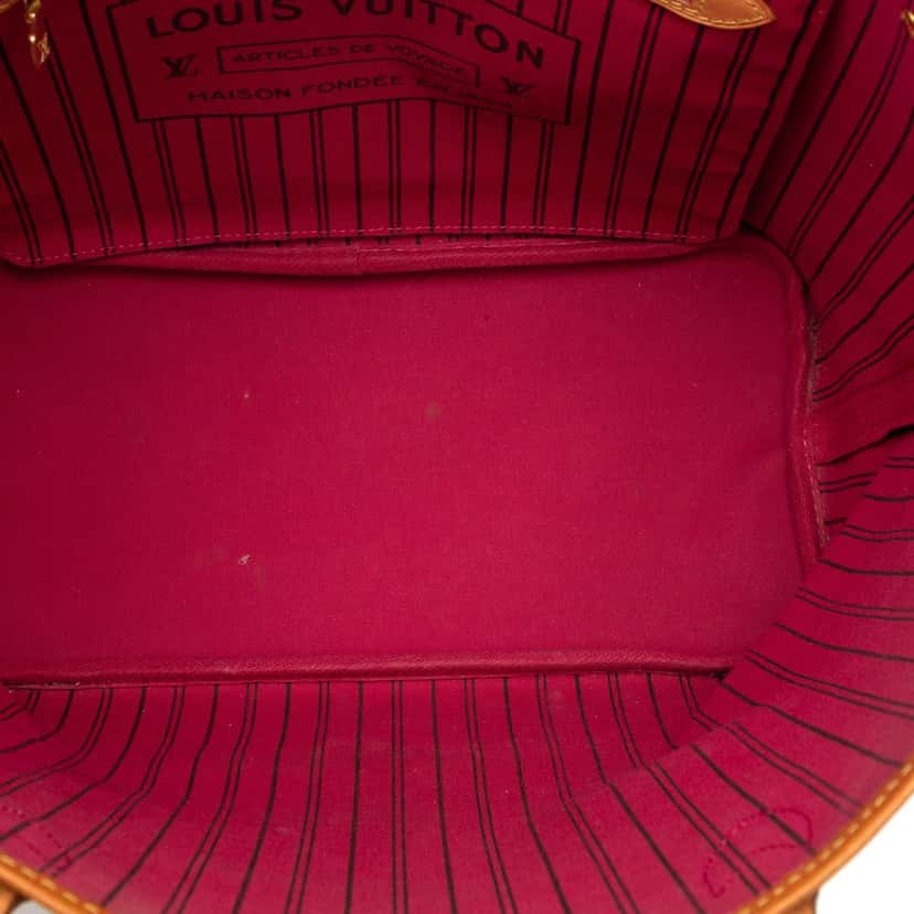 Louis Vuitton Monogram Neverfull MM Brown Very good condition - Model View