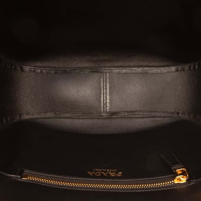 Prada Medium Leather Tote Black Leather Very good condition - Model View