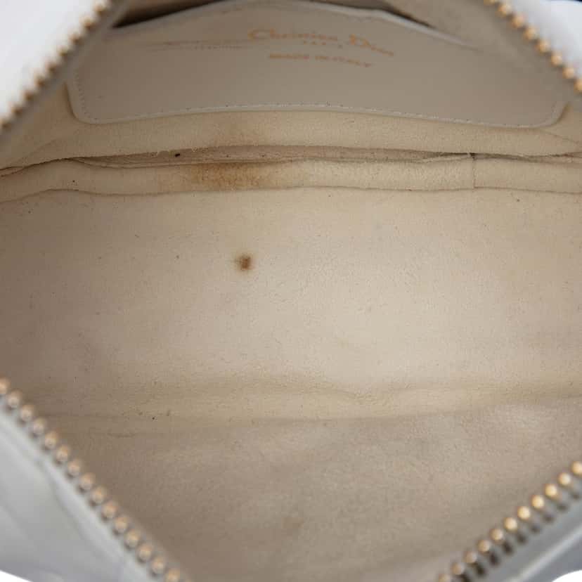 Dior Small Lambskin Cannage Dior Vibe Hobo White Leather Never worn, with tag - Model View