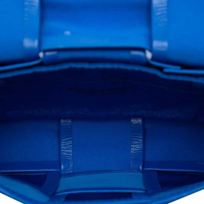 Bottega Veneta Extra Mini Nappa Maxi Intrecciato Cassette Crossbody Blue Leather Very good condition - Model View