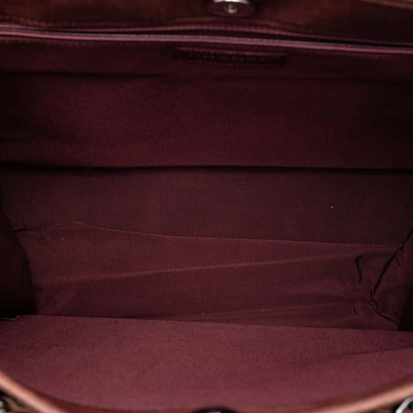 Chanel CC Chocolate Bar Patent Tote Black Leather Very good condition - Model View
