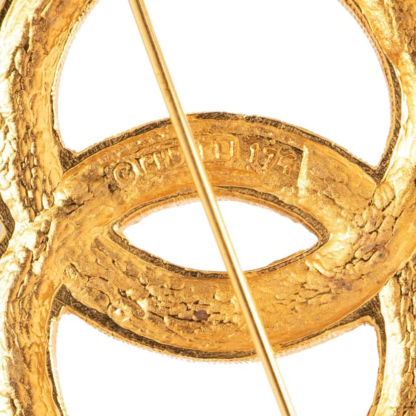 Chanel CC Gold Plated Strass Brooch Gold Metal Very good condition - Inside View