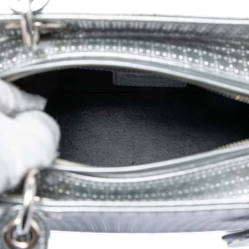 Dior Medium Metallic Patent Microcannage Lady Dior Silver Leather Very good condition - Model View