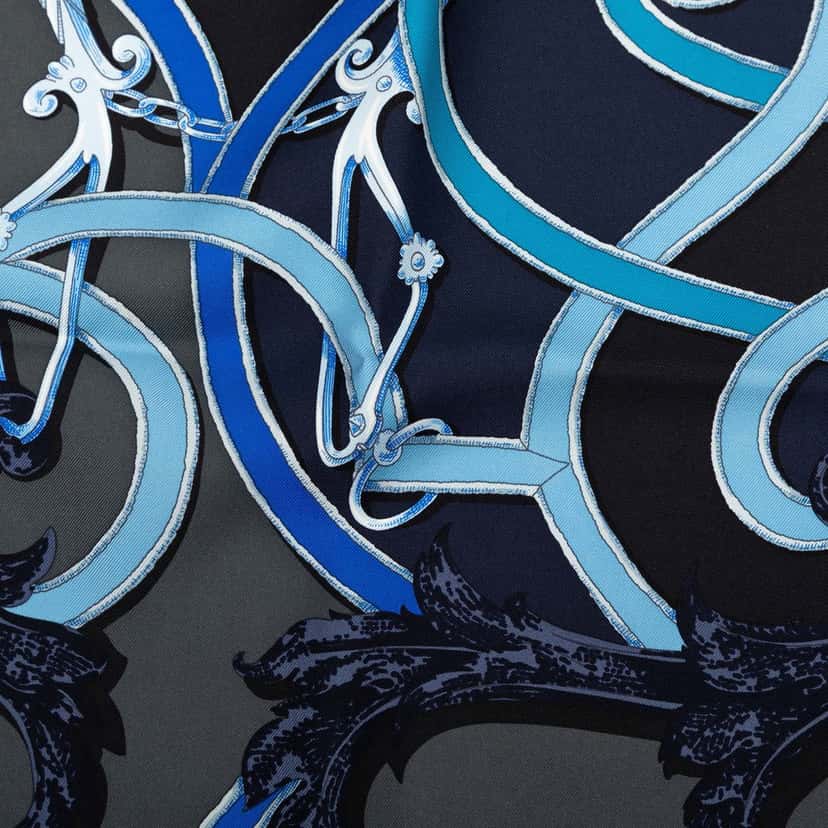 Hermès Par Mefsire Antoine De Plvvinel Silk Scarf 90 Blue Never worn - Model View