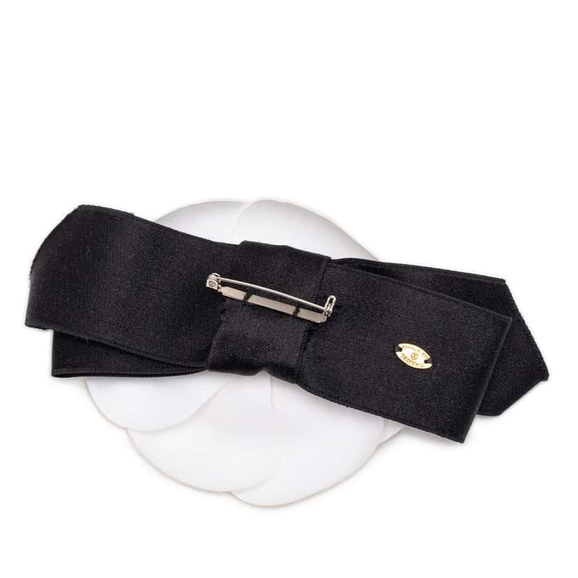 Chanel Cotton Camellia and Satin Bow Brooch White Very good condition - Back View