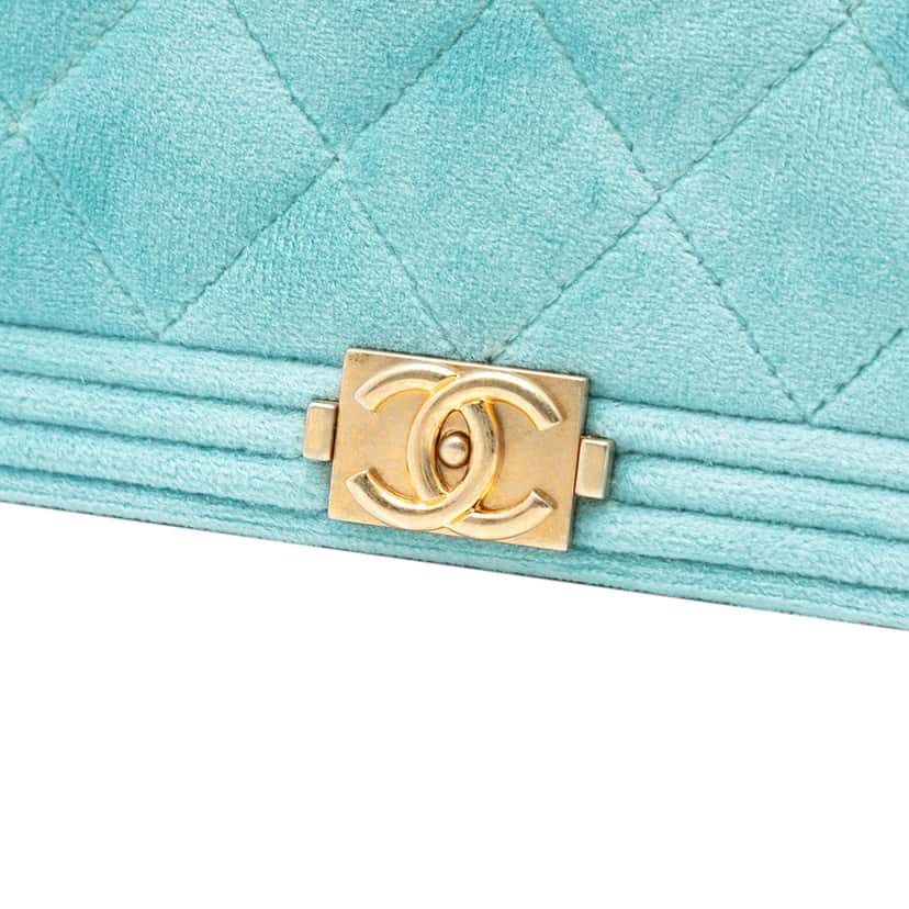 Chanel Quilted Velvet Boy Wallet On Chain Blue Very good condition - Box View