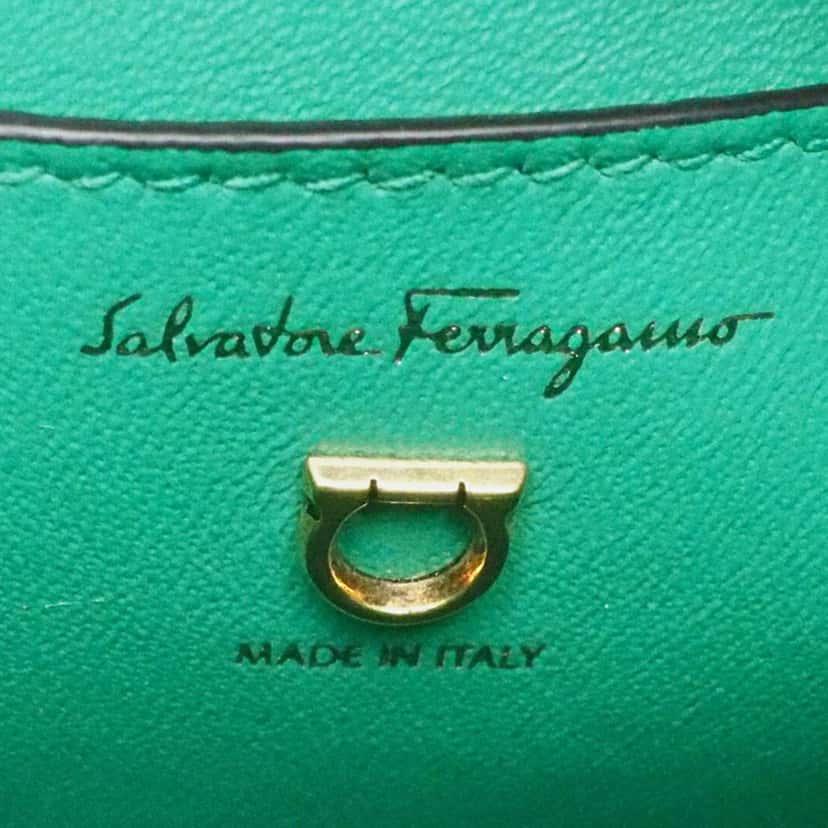 Ferragamo Small Leather Trifolio Shoulder Bag Green Leather Very good condition - Model View