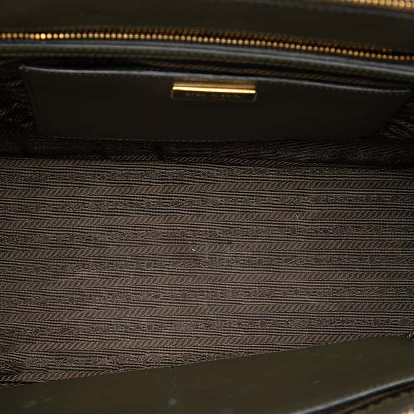 Prada Medium Bicolor Saffiano Lux Galleria Double Zip Satchel Green Leather Very good condition - Model View