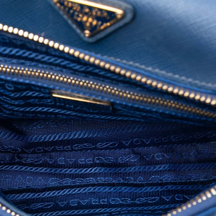 Prada Saffiano Trimmed Tessuto Chain Crossbody Blue Very good condition - Model View