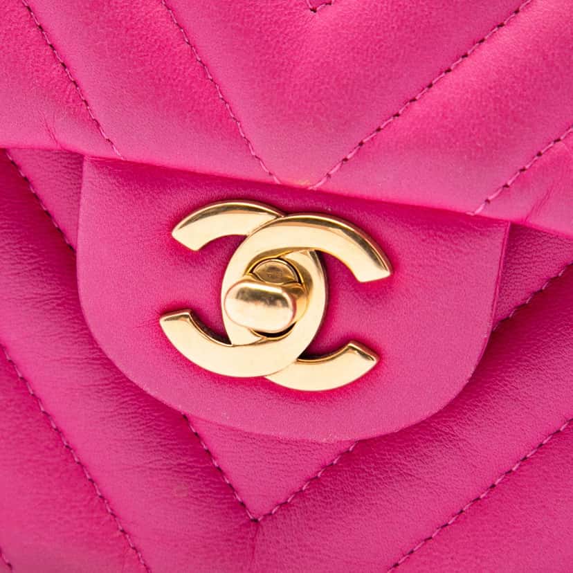 Chanel Medium Classic Chevron Lambskin Double Flap Pink Leather Very good condition - Box View