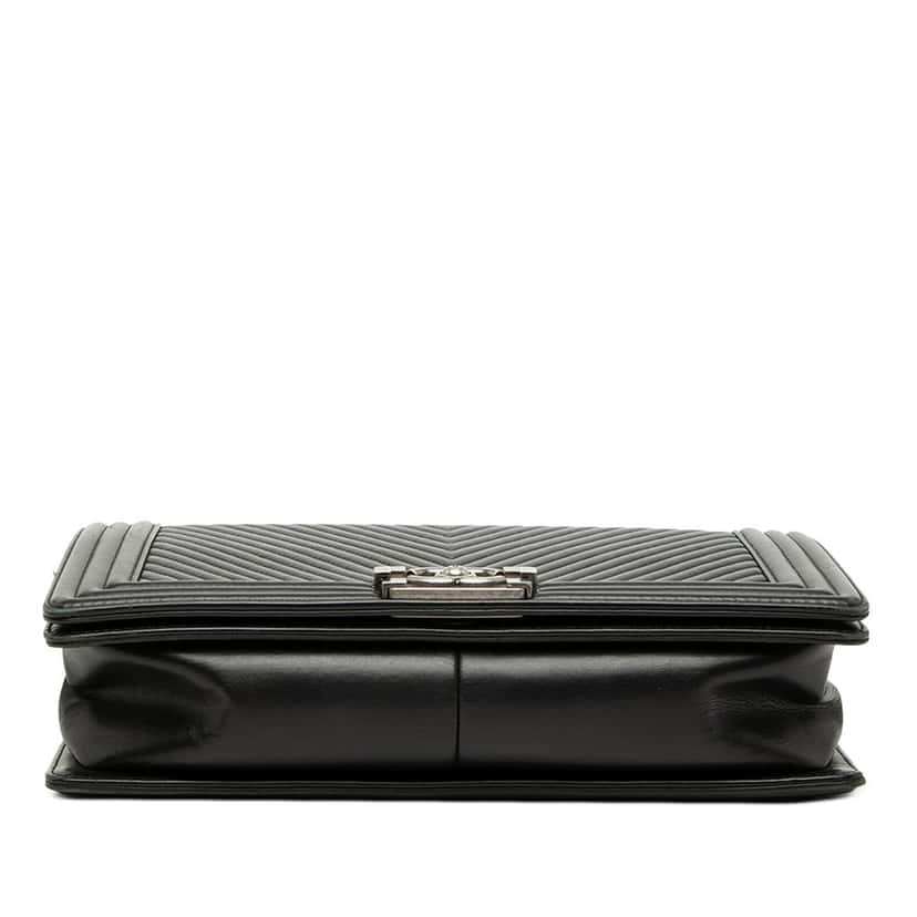 Chanel Medium Chevron Lambskin Boy Flap Black Leather Very good condition - Inside View