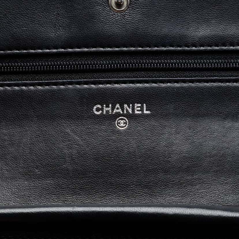 Chanel Quilted Lambskin Boy Wallet On Chain Black Leather Very good condition - Model View