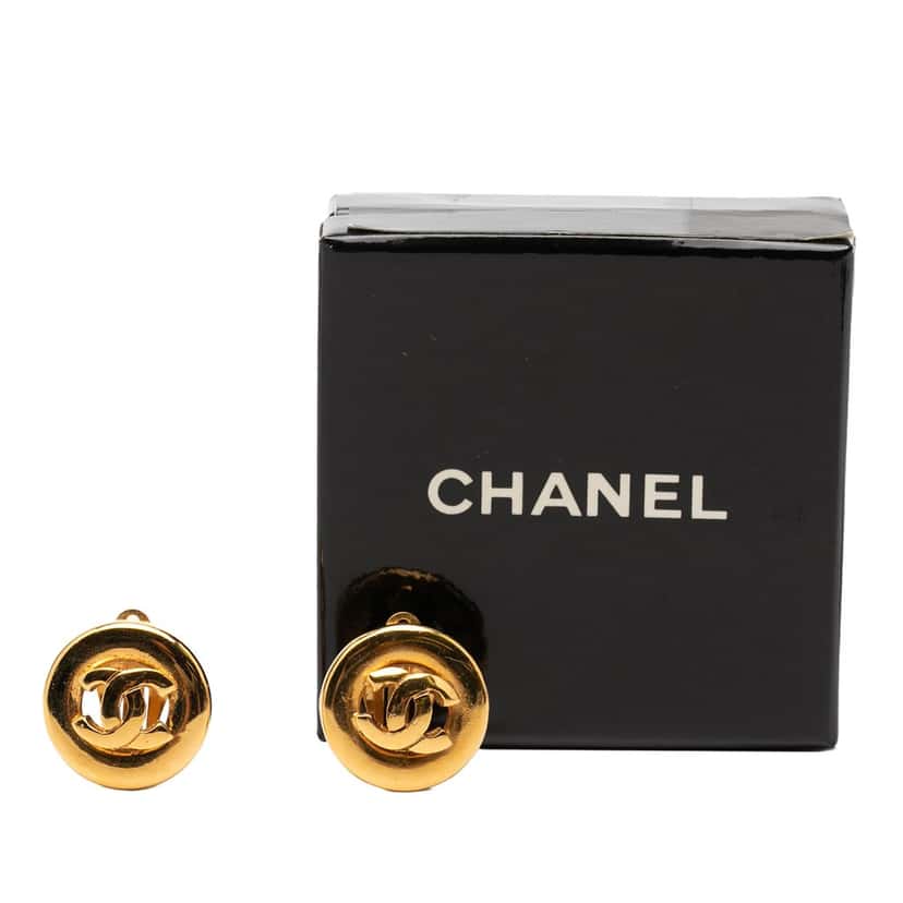 Chanel CC Gold Plated Round Clip on Earrings Gold Metal Very good condition - Model View