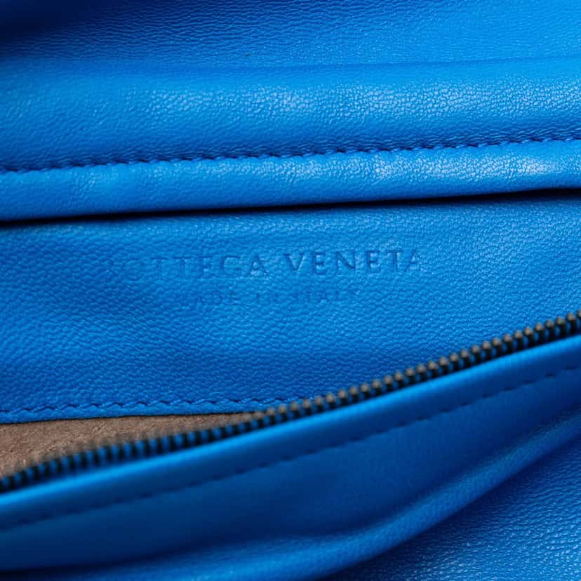 Bottega Veneta Nappa Intrecciato Turn Lock Clutch Blue Leather Very good condition - Box View