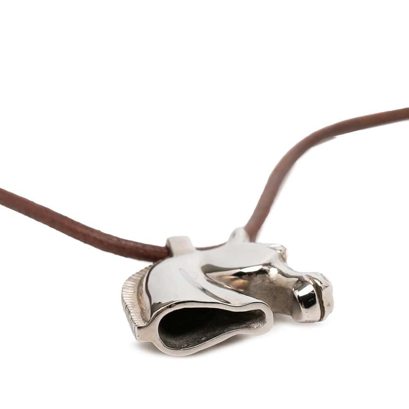 Hermès Palladium Plated Horse Head Pendant Necklace Silver Metal Very good condition - Model View
