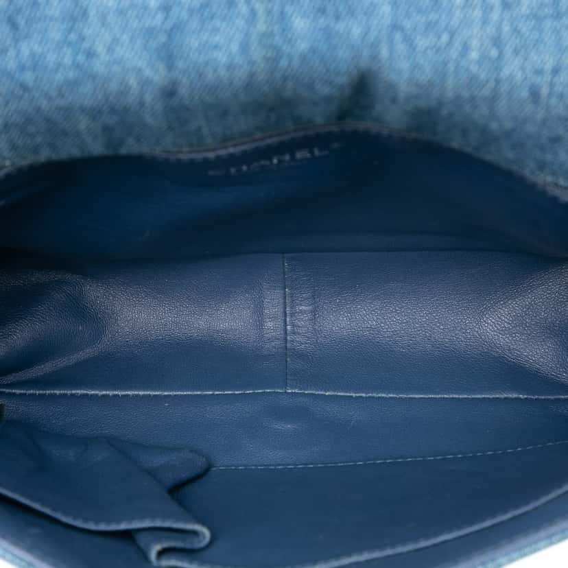 Chanel Large Quilted Denim Boy Flap Blue Never worn, with tag - Model View