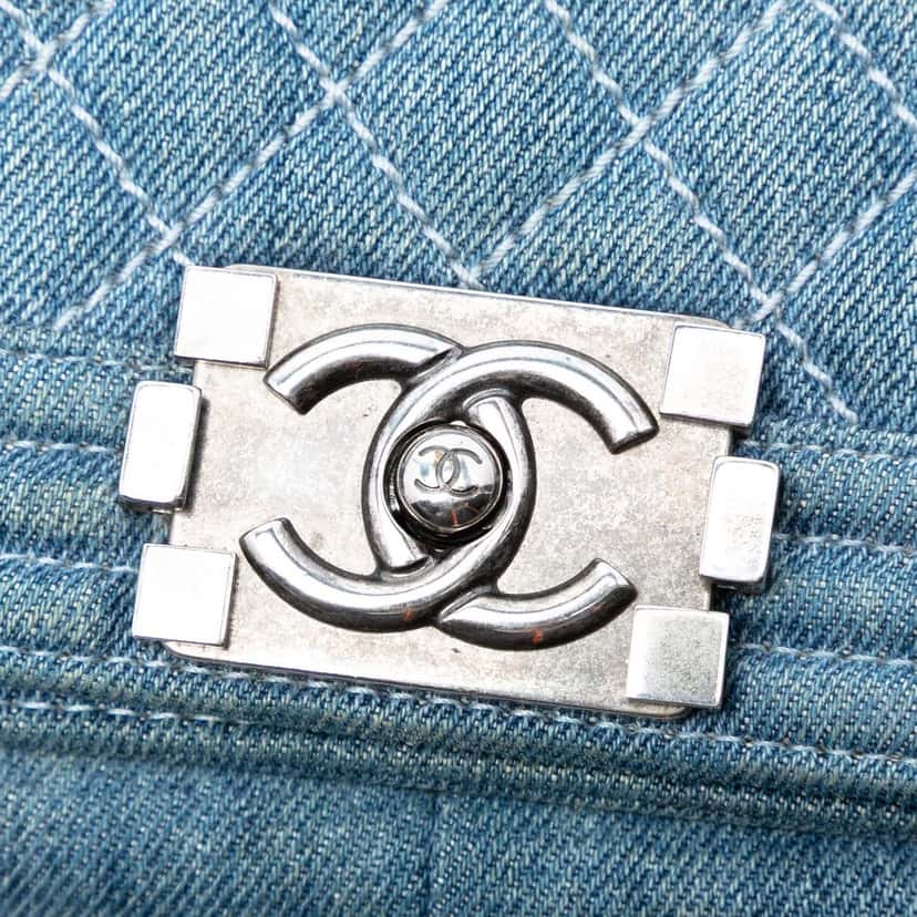 Chanel Large Quilted Denim Boy Flap Blue Never worn, with tag - Box View