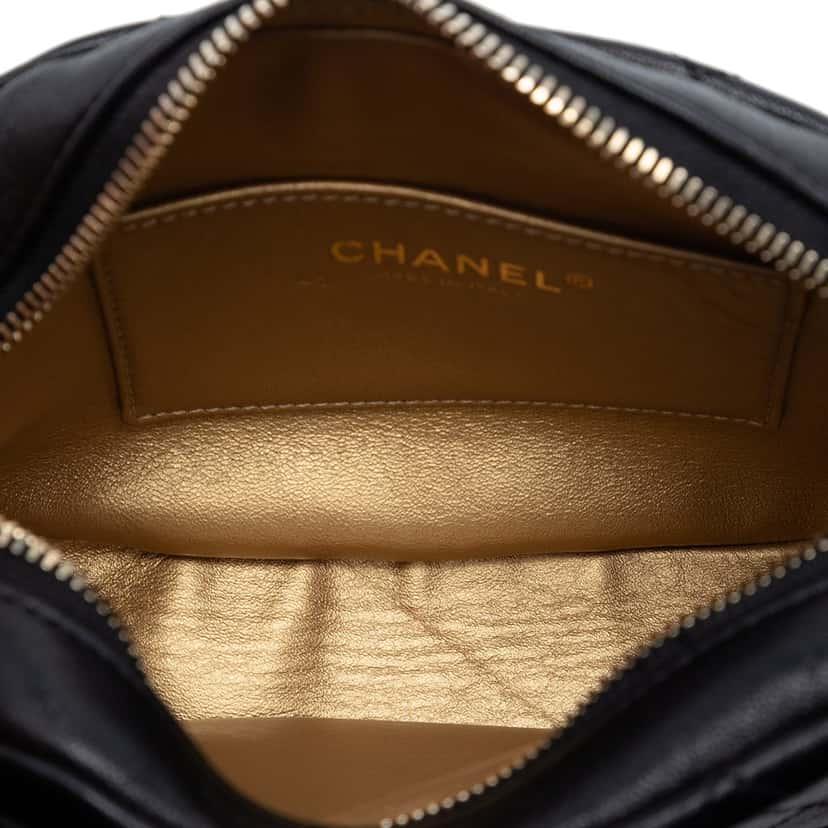 Chanel CC Quilted Lambskin Coco Midnight Camera Bag Black Leather Very good condition - Model View