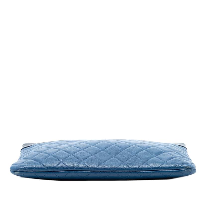 Chanel Medium Bicolor Quilted Sheepskin Mademoiselle O Case Clutch Blue Leather Very good condition - Inside View