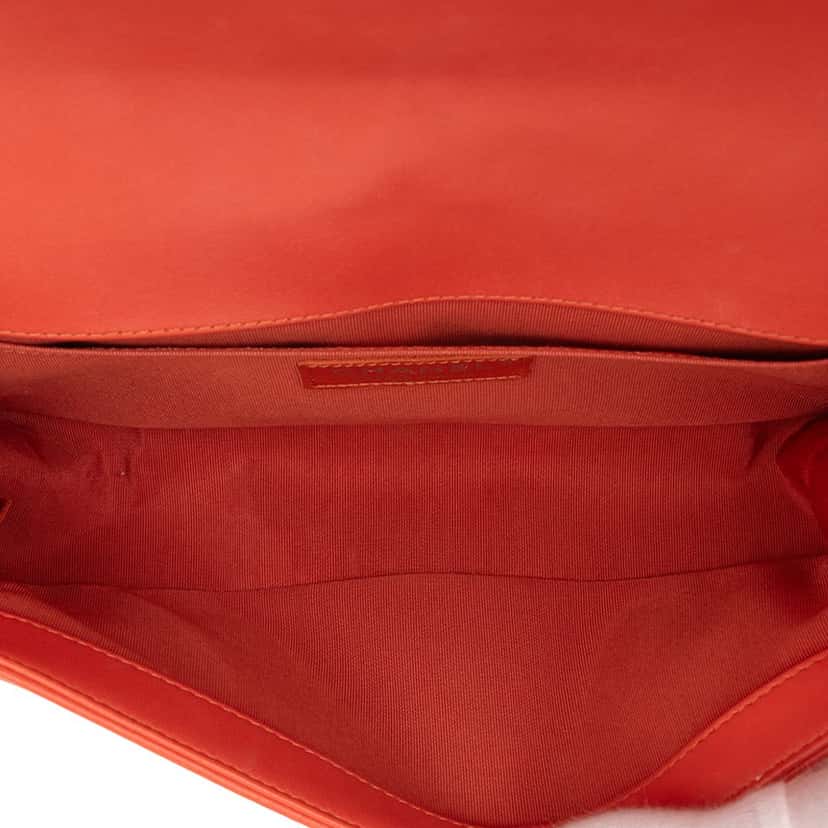 Chanel Medium Tweed and Lambskin Boy Flap Orange Very good condition - Model View