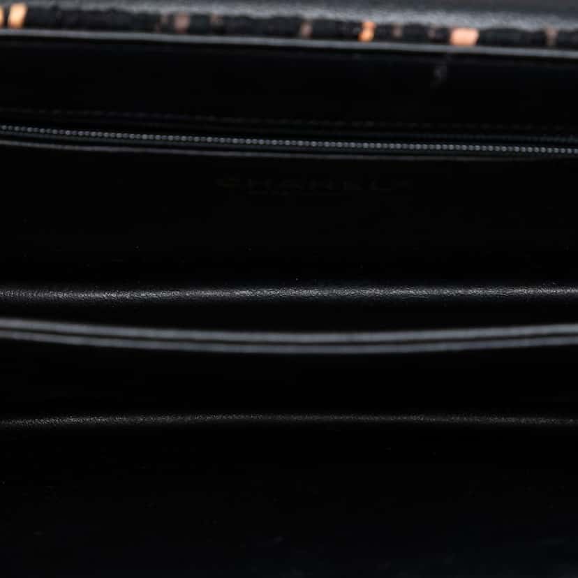 Chanel Medium Quilted Tweed Beauty Lock Flap Black Very good condition - Model View