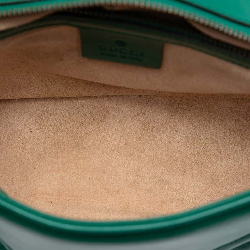 Gucci Medium GG Marmont Matelasse Leather Shoulder Bag Green Leather Very good condition - Model View