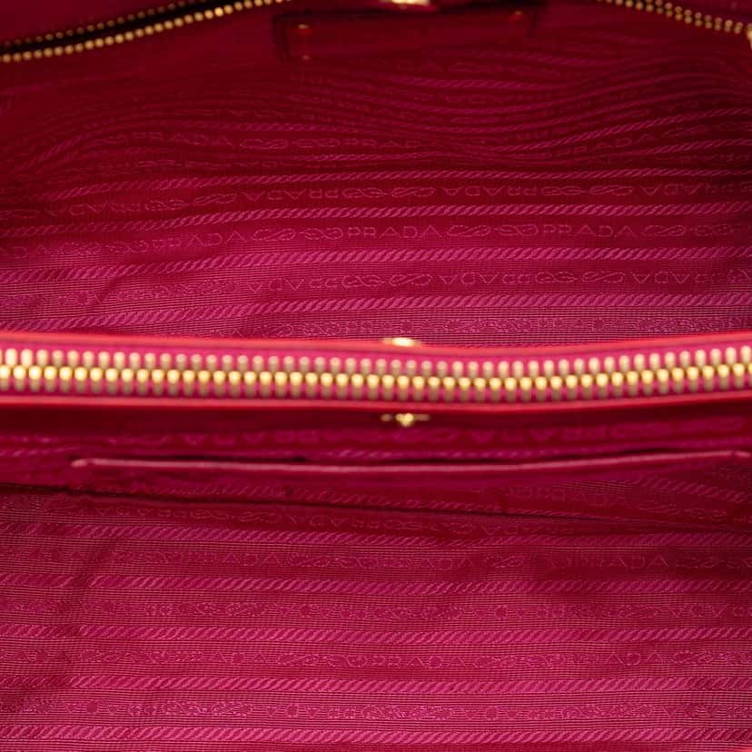 Prada Vitello Shine Satchel Pink Leather Very good condition - Model View