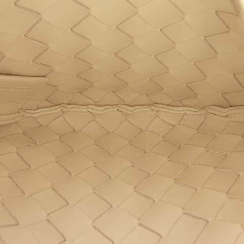 Bottega Veneta Baby Lambskin Intrecciato Floral Sardine White Leather Very good condition - Model View