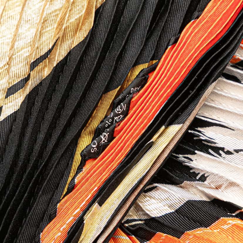 Hermès Silk Projets Carres Plisse Scarf Black Never worn - Box View