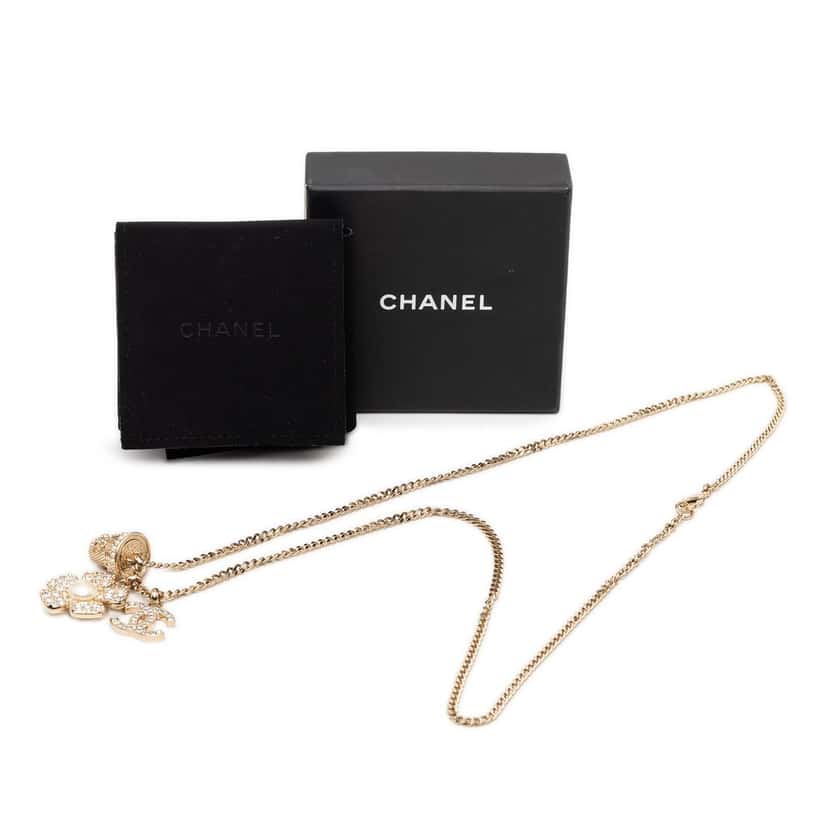 Chanel CC Gold Plated Strass and Faux Pearl Flower Pendant Necklace Gold Metal Very good condition - Box View