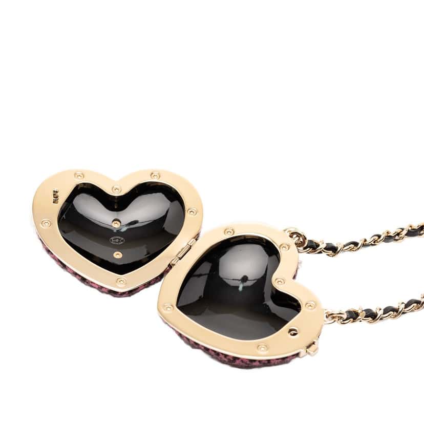 Chanel CC Tweed Heart Locket Necklace Pink Very good condition - Model View