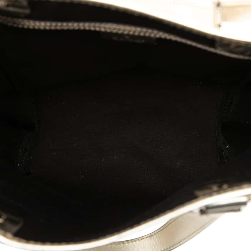 Gucci GG Supreme Tote White Very good condition - Model View
