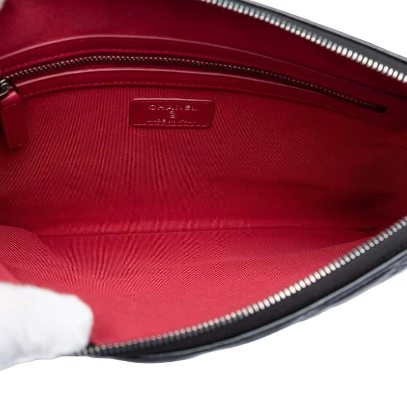 Chanel Medium Aged Calfskin Gabrielle O Case Clutch Black Leather Very good condition - Model View