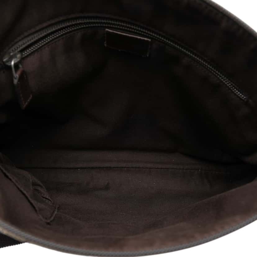Gucci GG Canvas Crossbody Beige Good condition - Model View