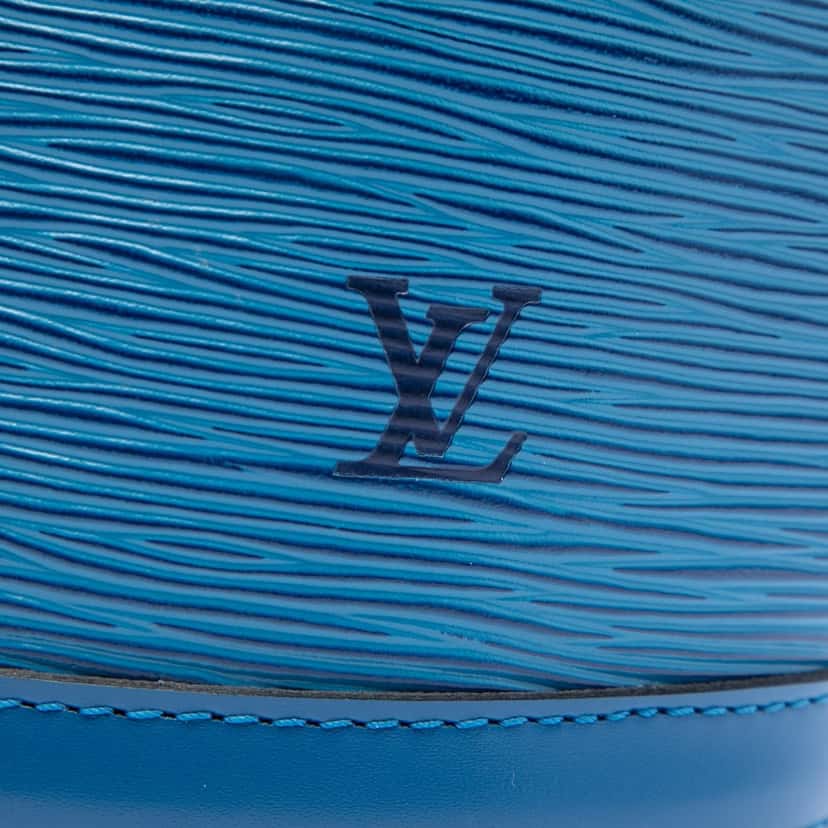 Louis Vuitton Epi Cluny Blue Leather Very good condition - Box View
