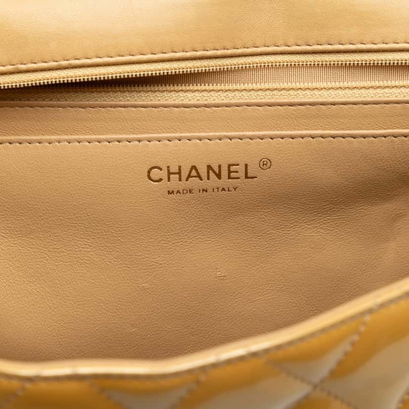Chanel Maxi Classic Patent Single Flap Gold Leather Very good condition - Box View