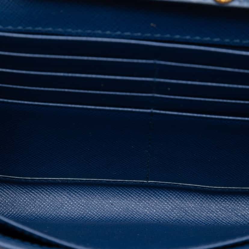 Prada Saffiano Wallet On Chain Blue Leather Very good condition - Model View